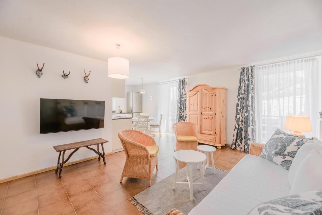 Renoviertes Apartment Mit Terrasse An Der Piste Mit Kostenlosen Wifi Carezza al Lago Bagian luar foto